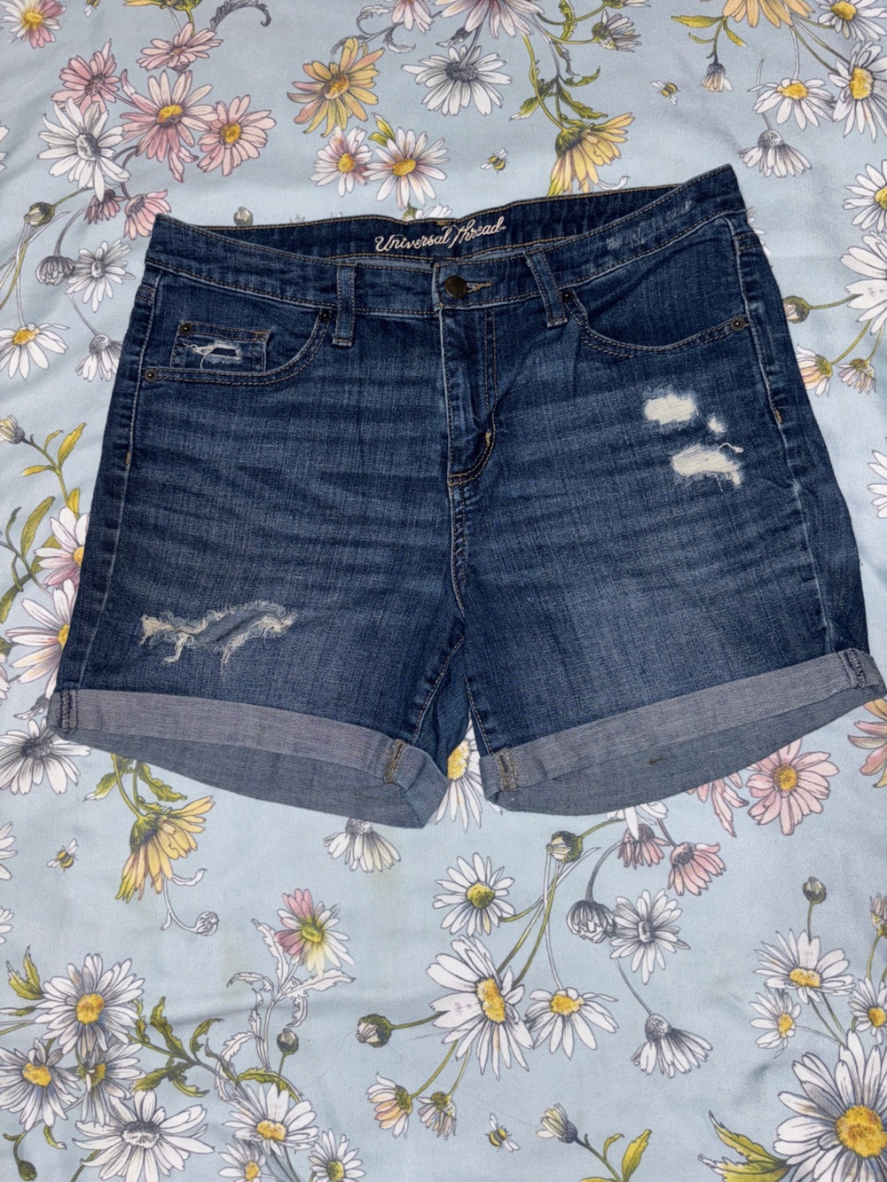 Universal Thread Mid Rise Boyfriend Short
Denim Shorts Women’s Size 10/30R